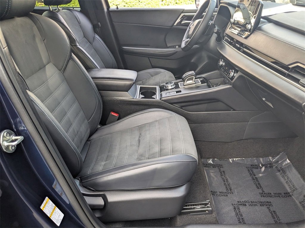Used 2024 Mitsubishi Outlander SE image 29