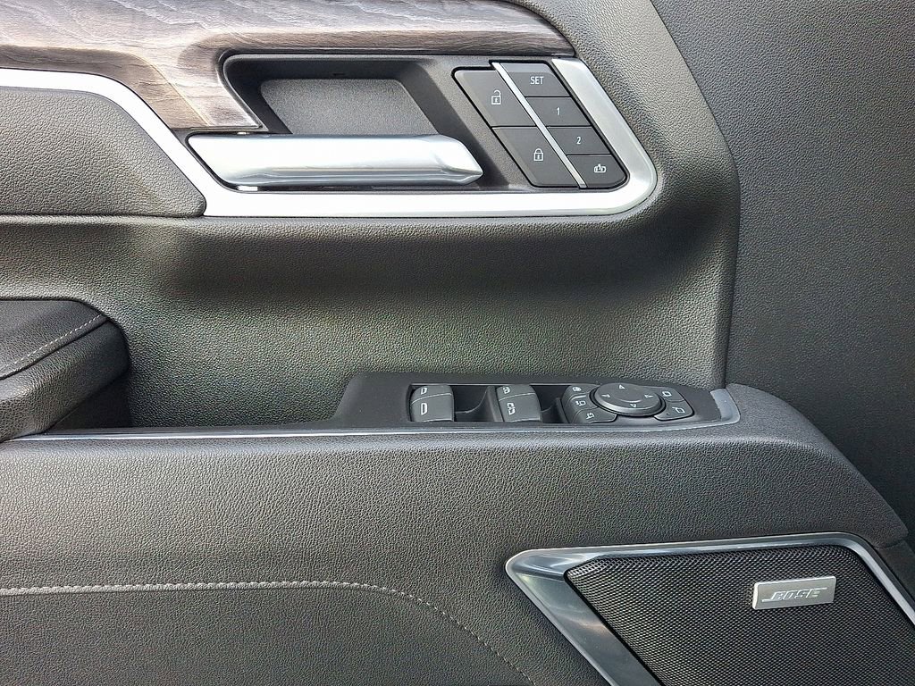 Used 2025 Chevrolet Silverado 3500 LTZ w/ LTZ Convenience Package image 15