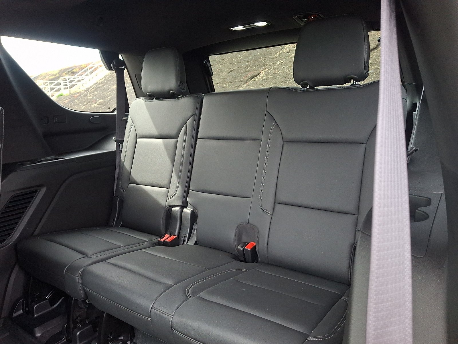 Used 2021 Chevrolet Tahoe Z71 w/ Luxury Package AWD/4WD image 10