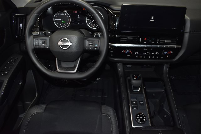 Used 2026 Nissan Pathfinder SV AWD/4WD image 31
