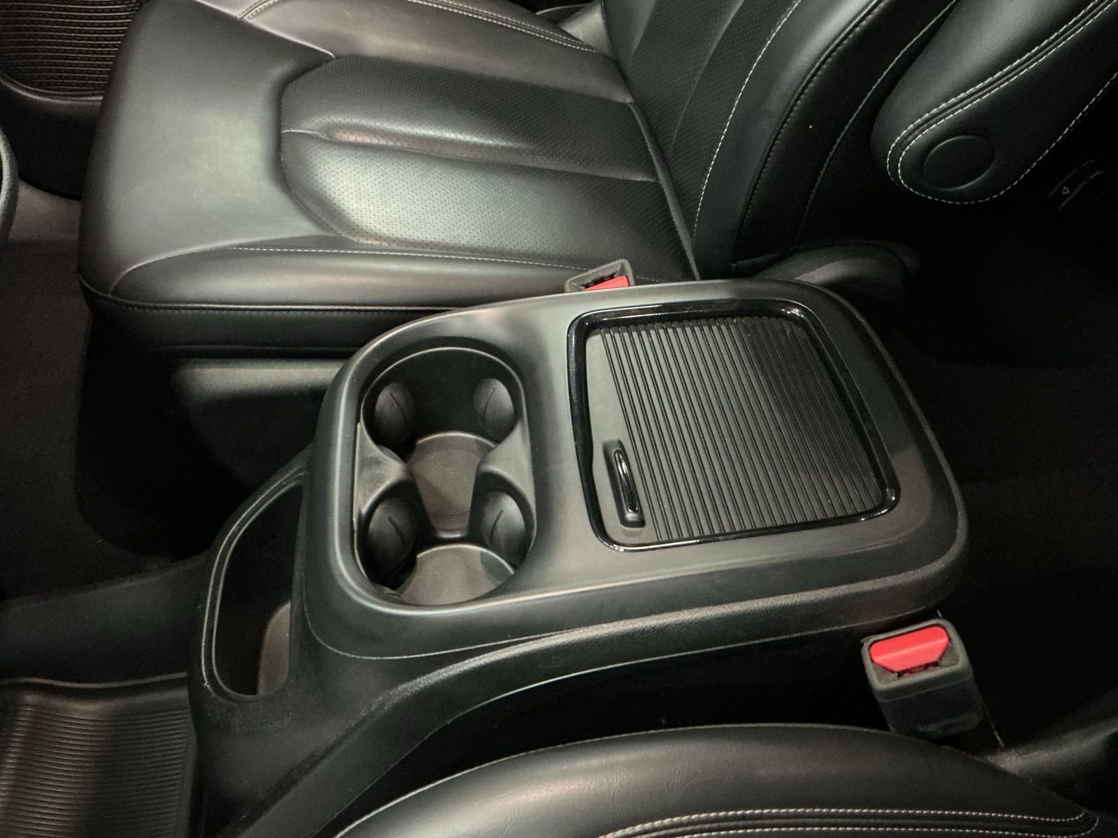 Used 2023 Chrysler Pacifica Touring-L w/ S Appearance Package image 28