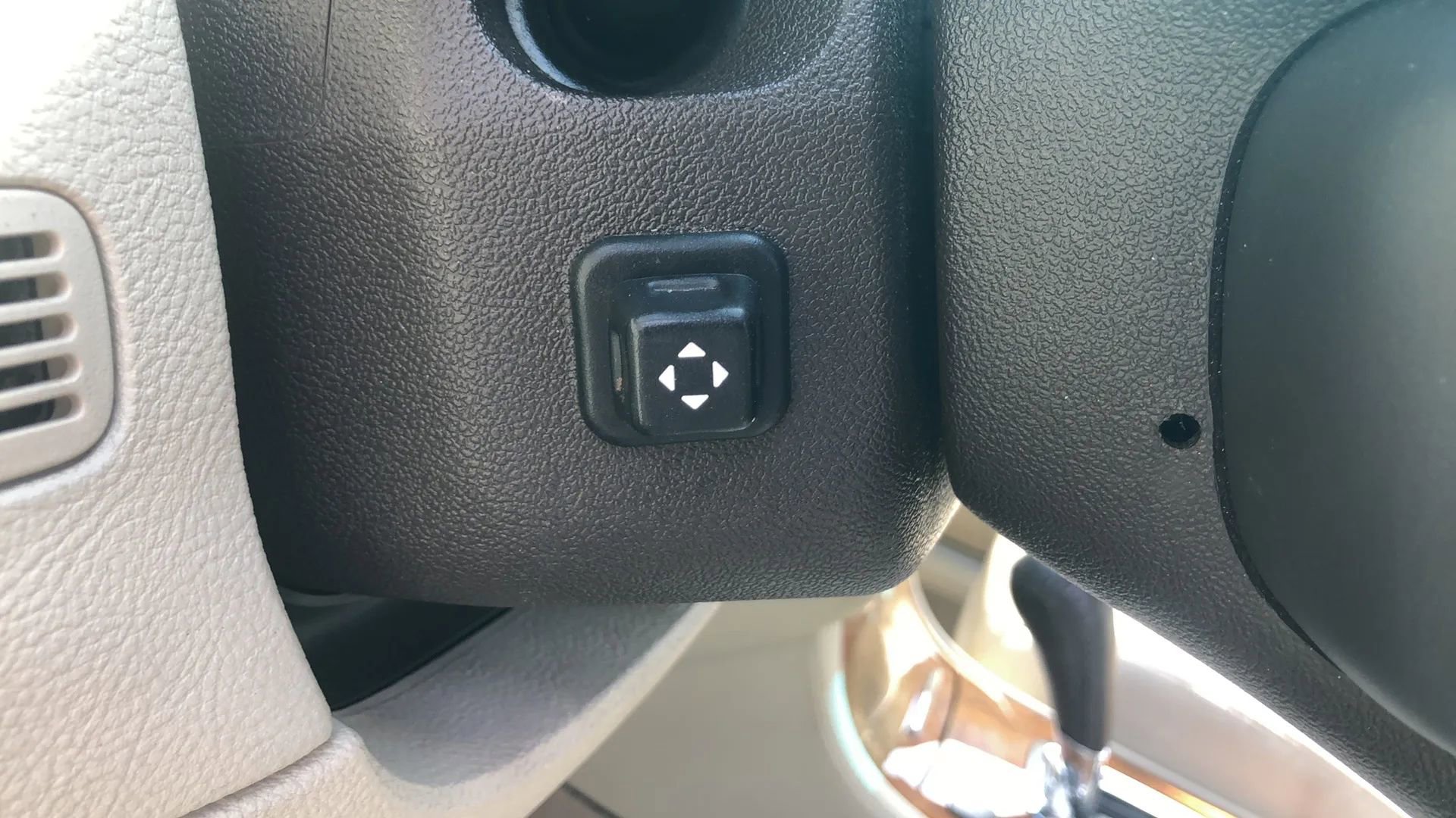 Used 2011 Cadillac DTS Platinum image 42