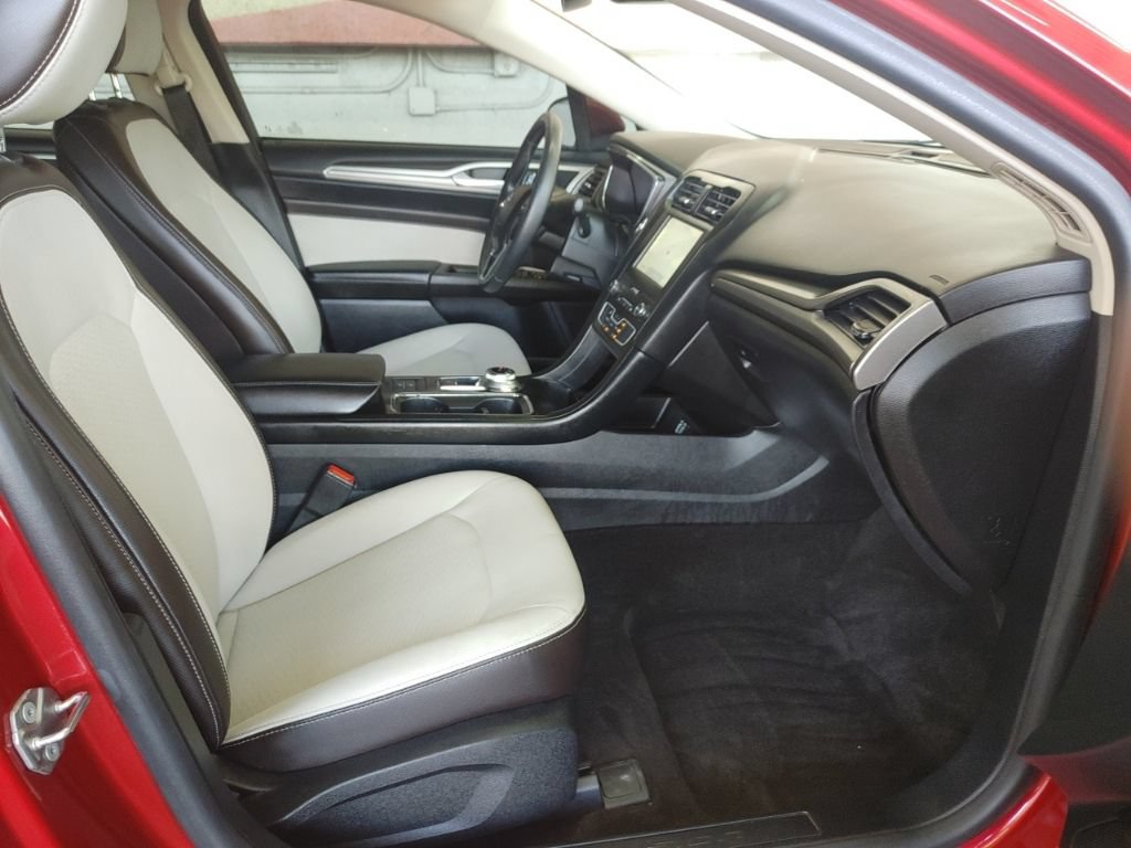 Used 2020 Ford Fusion SE w/ Equipment Group 151A FWD image 17