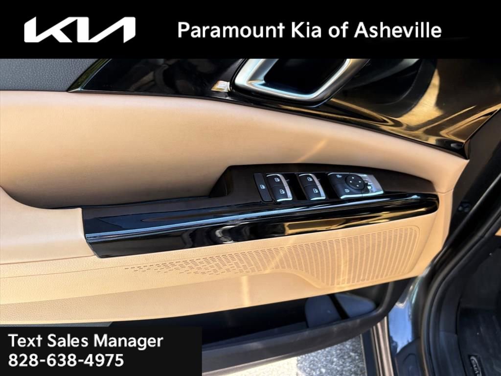 Certified 2023 Kia Carnival EX image 25