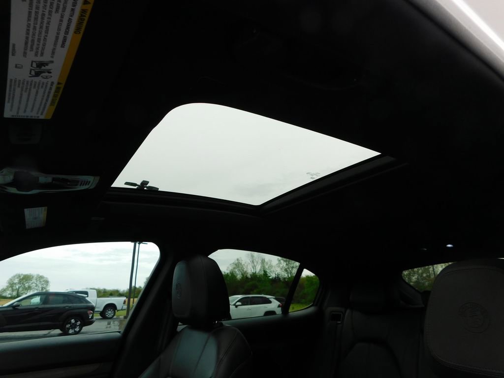 Used 2023 Alfa Romeo Stelvio Ti AWD/4WD image 12