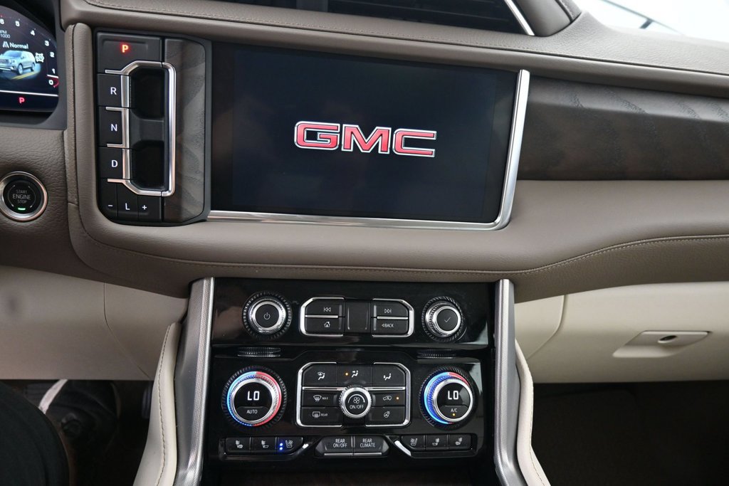 Used 2024 GMC Yukon Denali w/ Advanced Technology Package AWD/4WD image 19