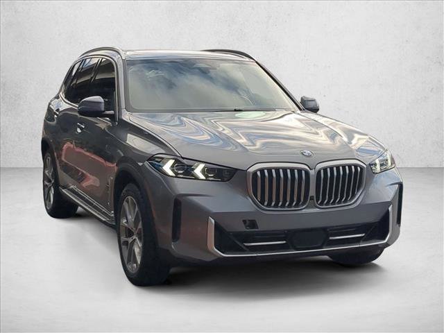 Used 2024 BMW X5 xDrive40i w/ Premium Package image 3