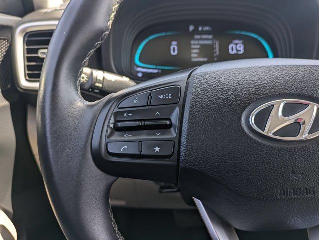 Used 2025 Hyundai Venue SEL FWD image 15
