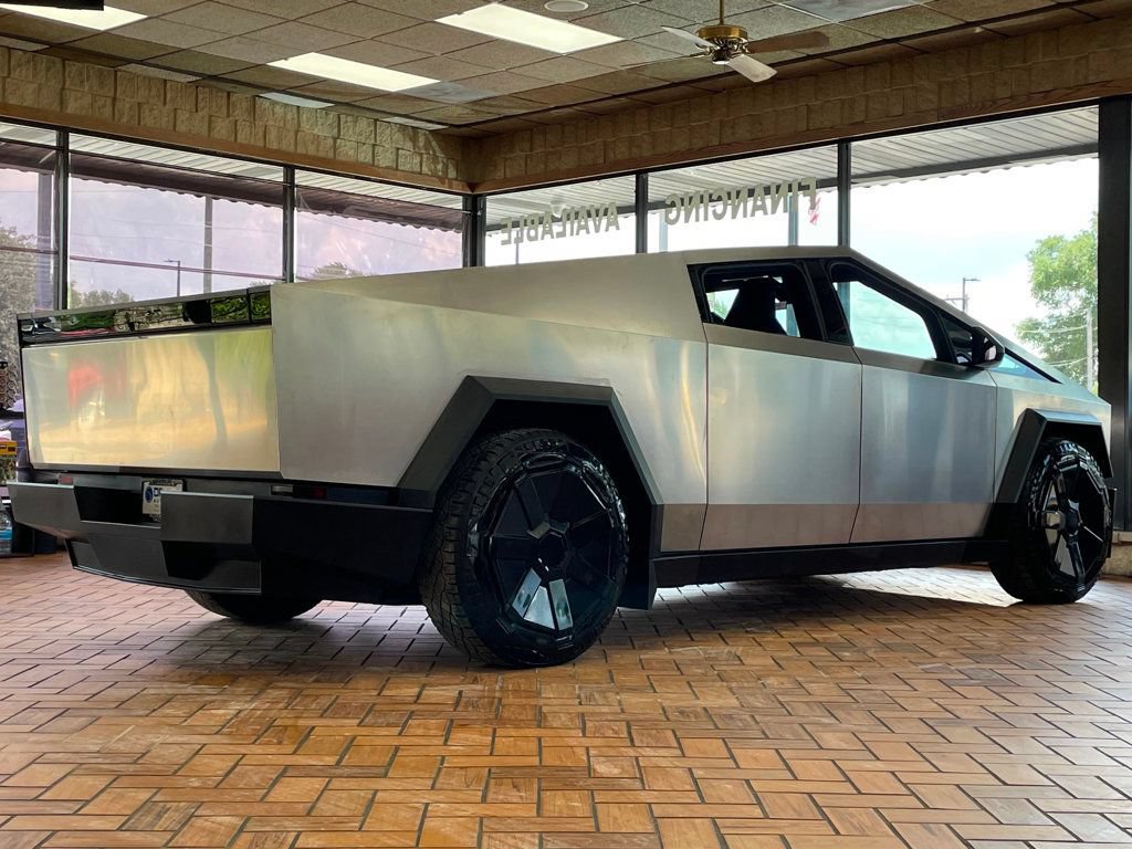 Used 2024 Tesla Cybertruck AWD Crew Cab image 10