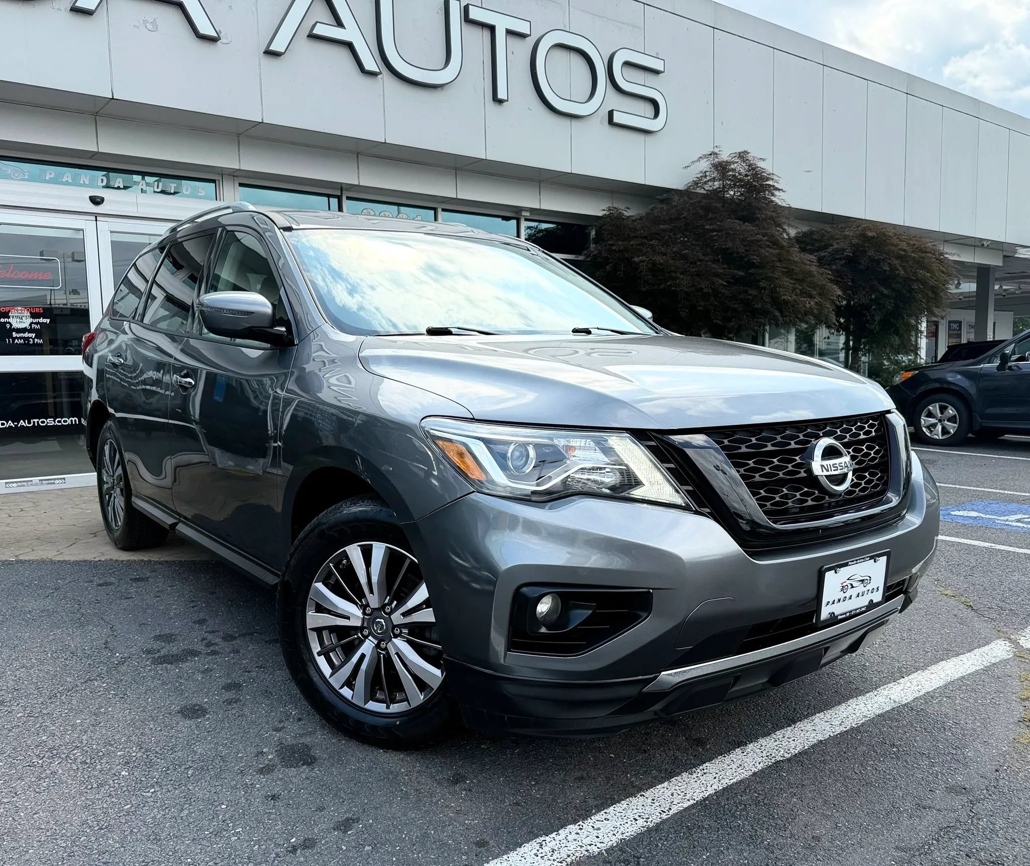 Used 2018 Nissan Pathfinder SV