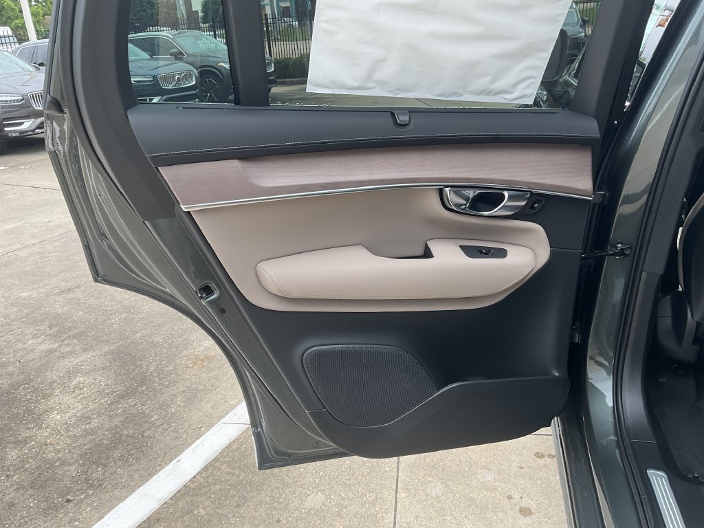 New 2027 Volvo XC90 B6 Plus AWD/4WD image 13