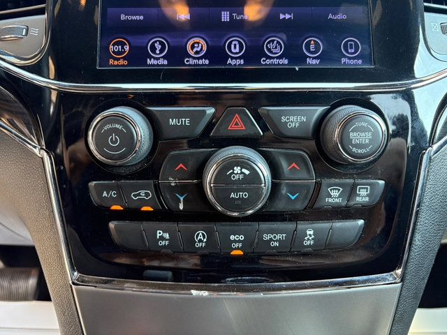 Used 2019 Jeep Grand Cherokee Overland AWD/4WD image 31