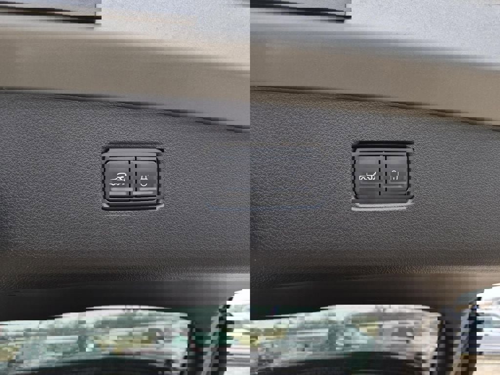 Used 2025 Genesis GV70 2.5T w/ Select Package image 10