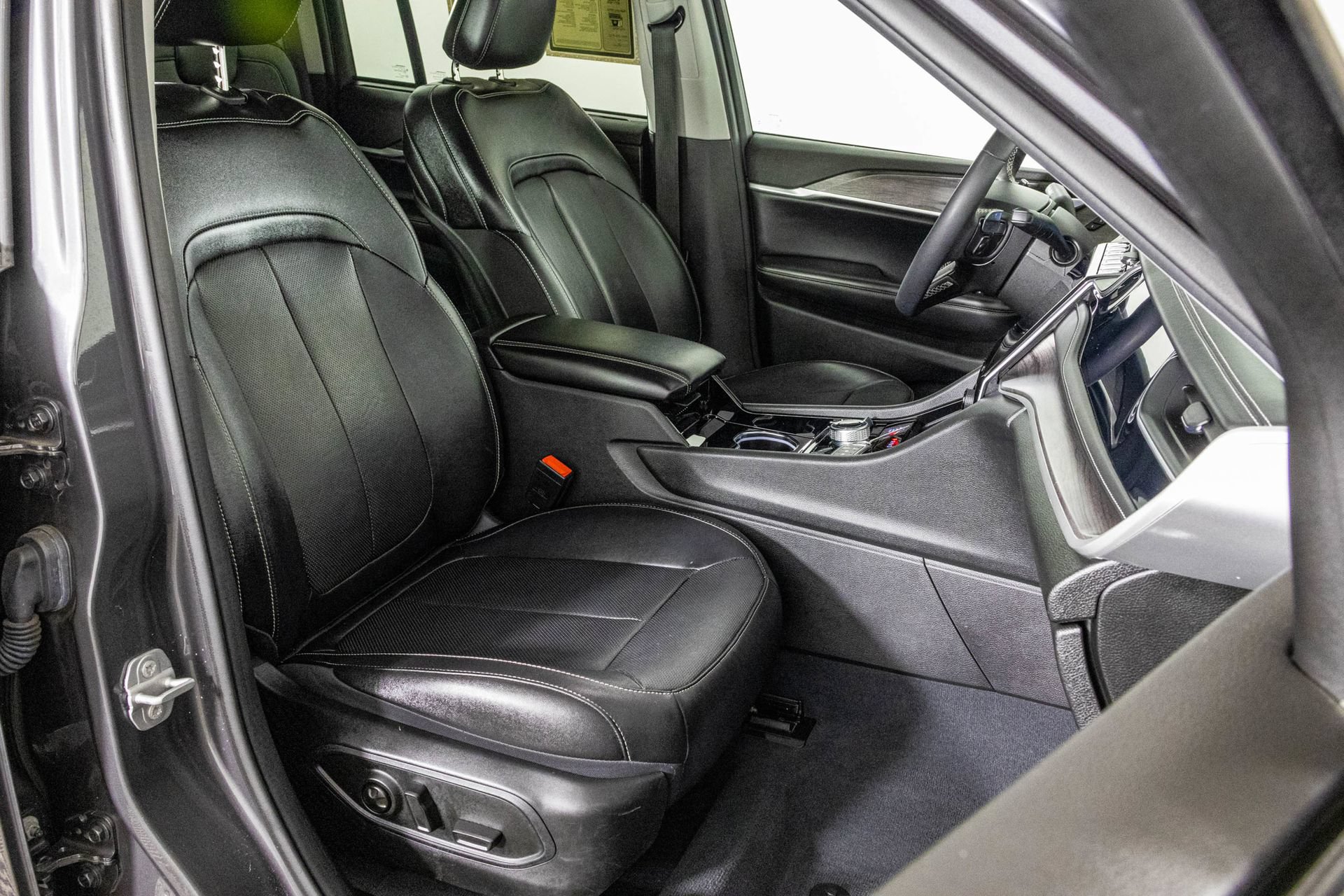 Used 2022 Jeep Grand Cherokee Limited 4xe w/ Luxury Tech Group II AWD/4WD image 50