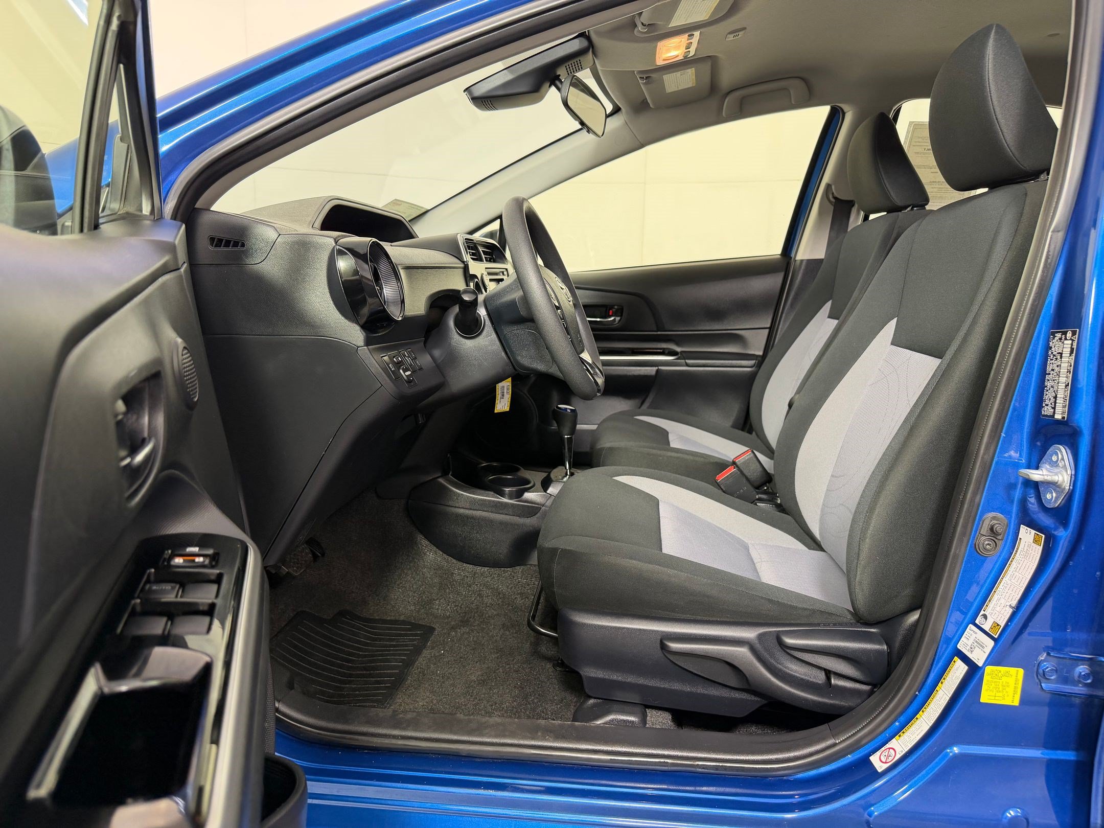 Used 2018 Toyota Prius C Two FWD image 5