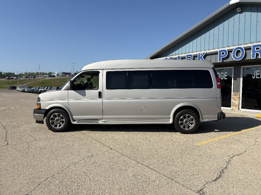 Used 2019 Chevrolet Express 2500 Extended w/ Enhanced Convenience Package RWD image 2
