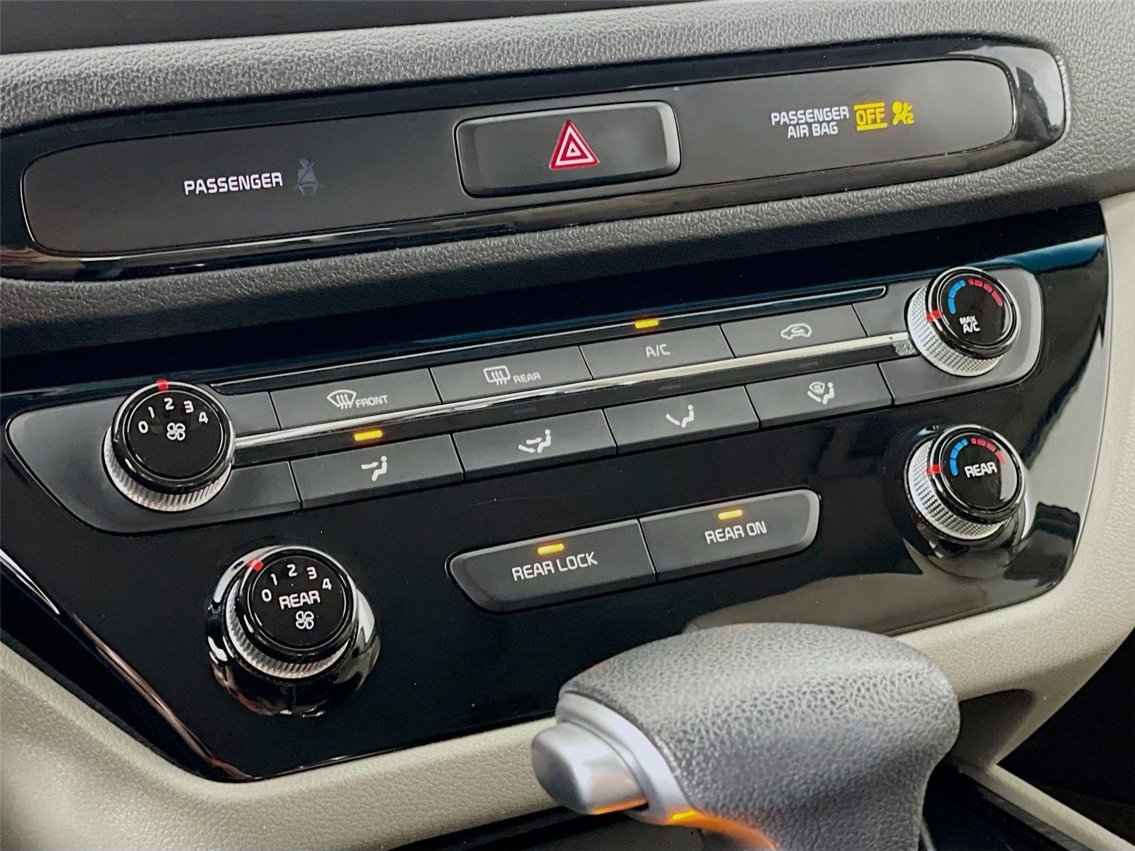 Used 2019 Kia Sedona LX FWD image 18