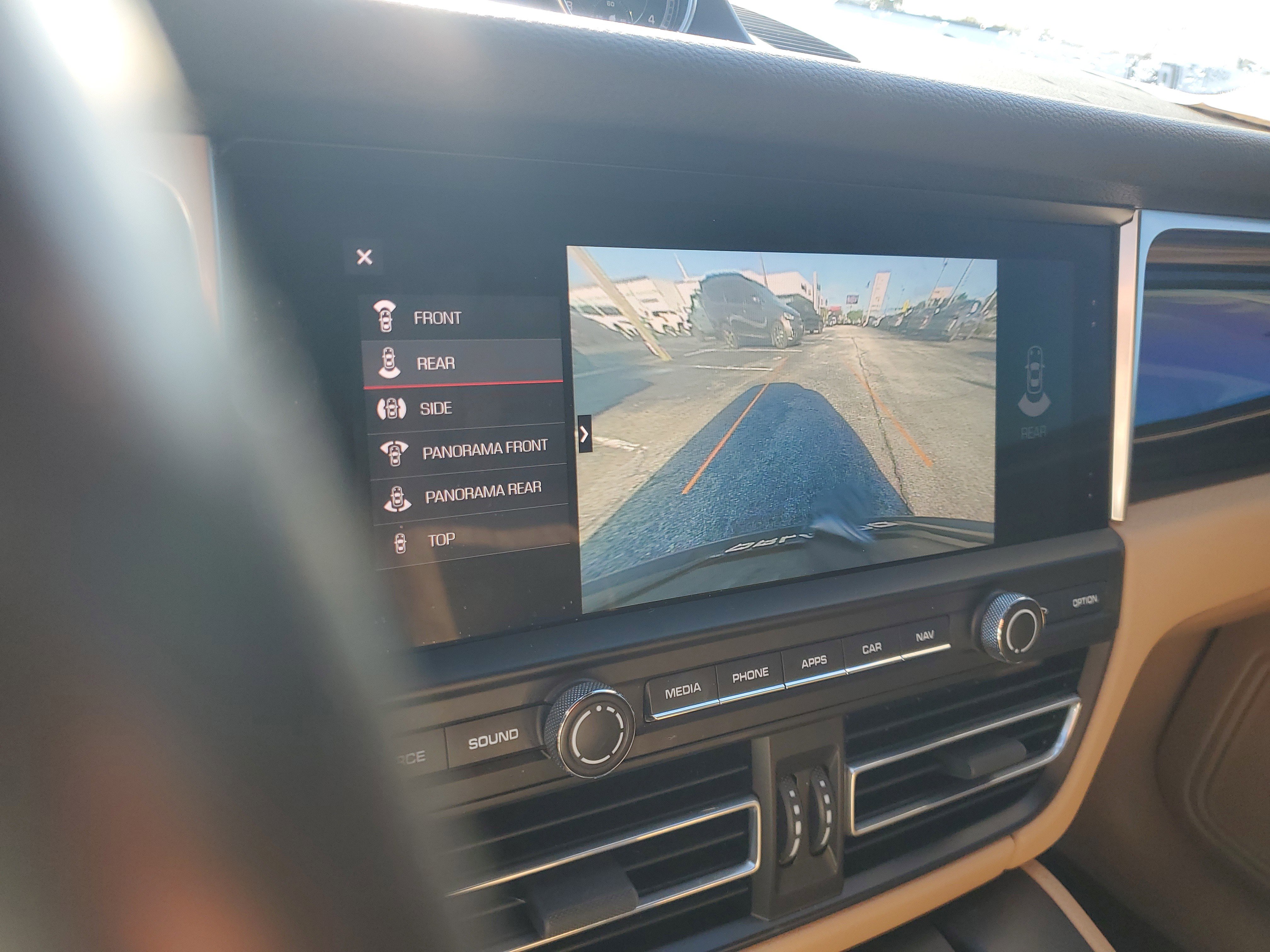 Used 2021 Porsche Macan image 25