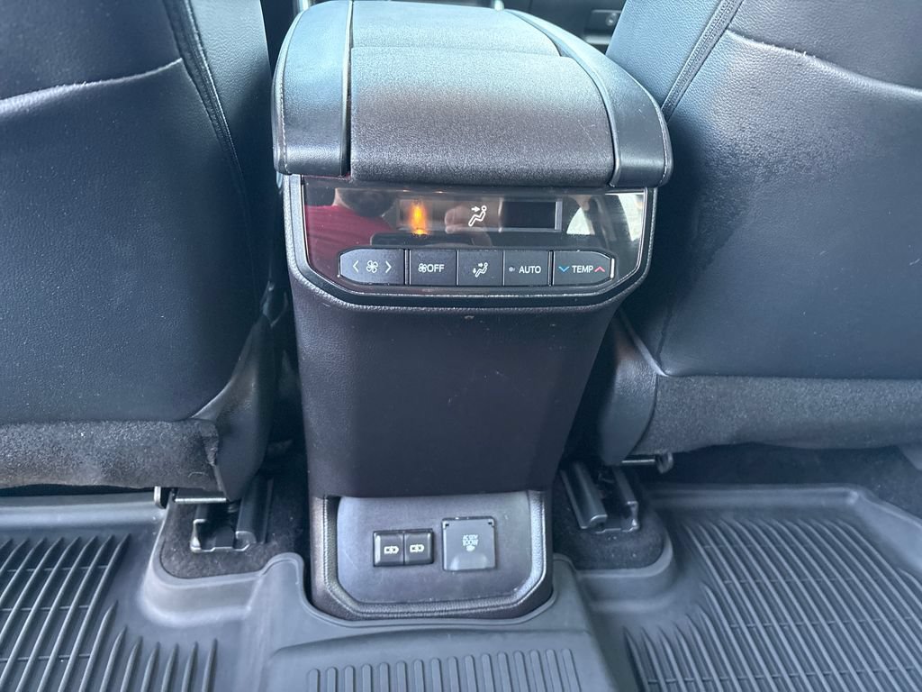 Used 2022 Toyota Highlander Limited AWD/4WD image 42