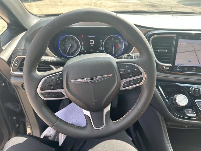 Used 2024 Chrysler Pacifica Pinnacle AWD/4WD image 15