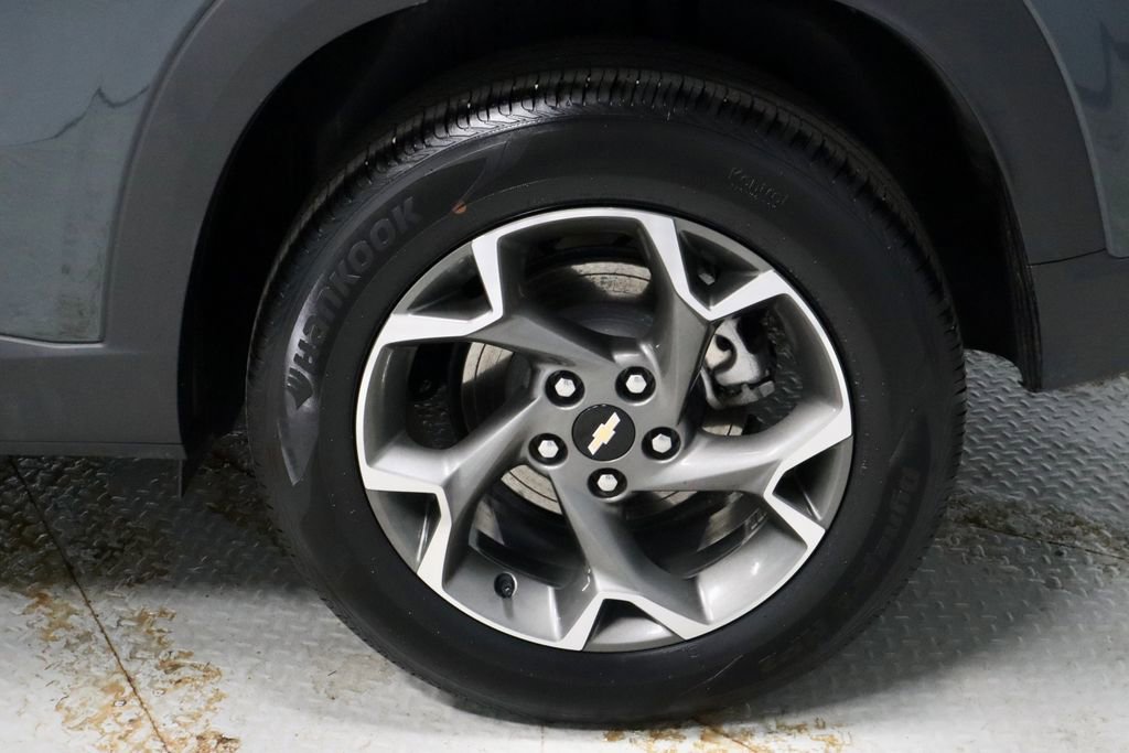 Used 2025 Chevrolet Trax LT w/ LT Convenience Package FWD image 18