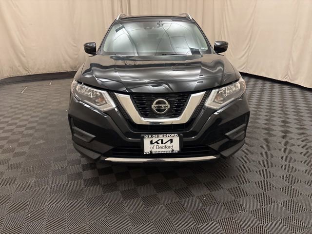 Used 2020 Nissan Rogue SV image 2