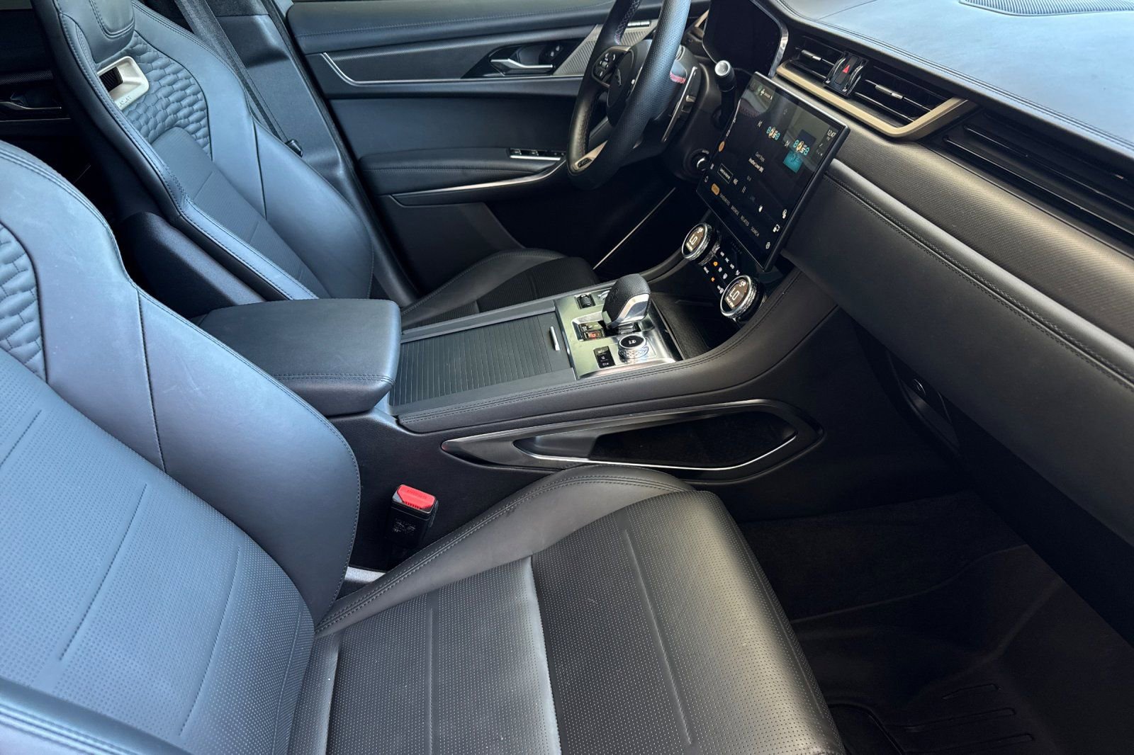 Used 2023 Jaguar F-PACE SVR AWD/4WD image 19