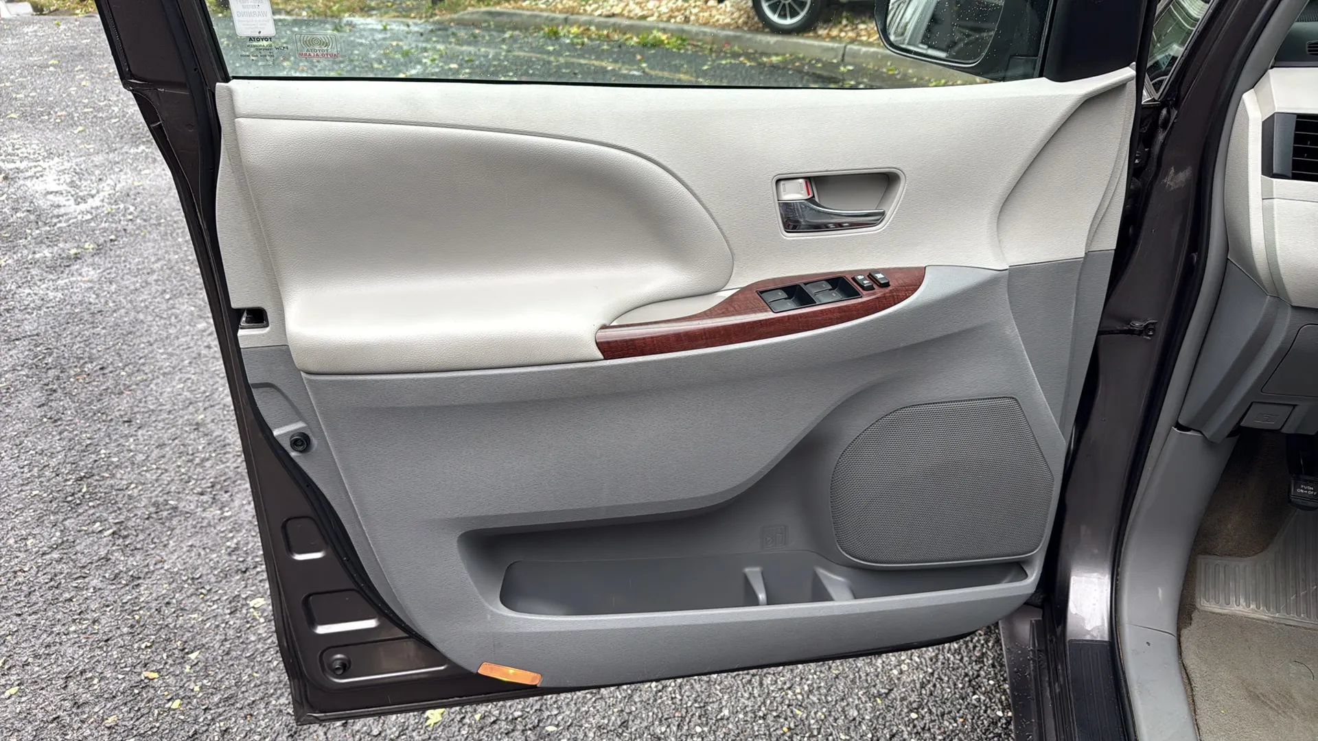 Used 2013 Toyota Sienna XLE FWD image 13