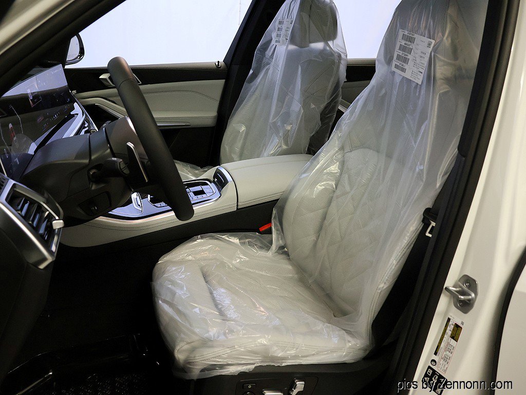 New 2026 BMW X5 xDrive40i w/ M Sport Package AWD/4WD image 10