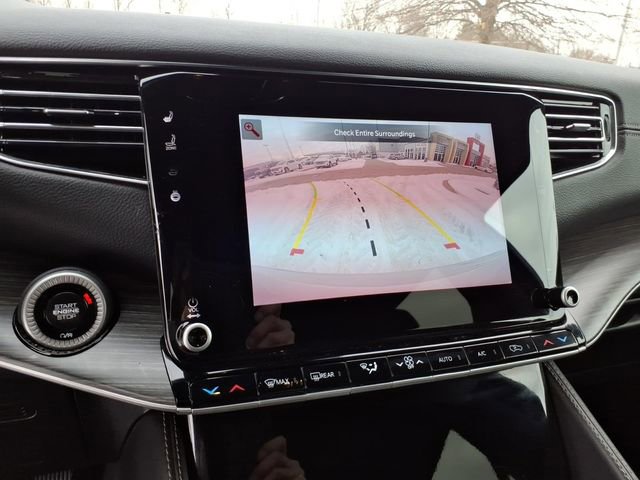 Used 2024 Jeep Wagoneer Series II w/ Flexible Seating Group image 14