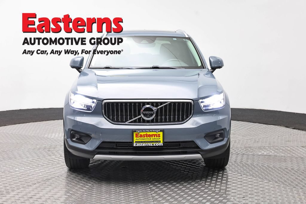 Used 2021 Volvo XC40 T4 Inscription FWD image 2