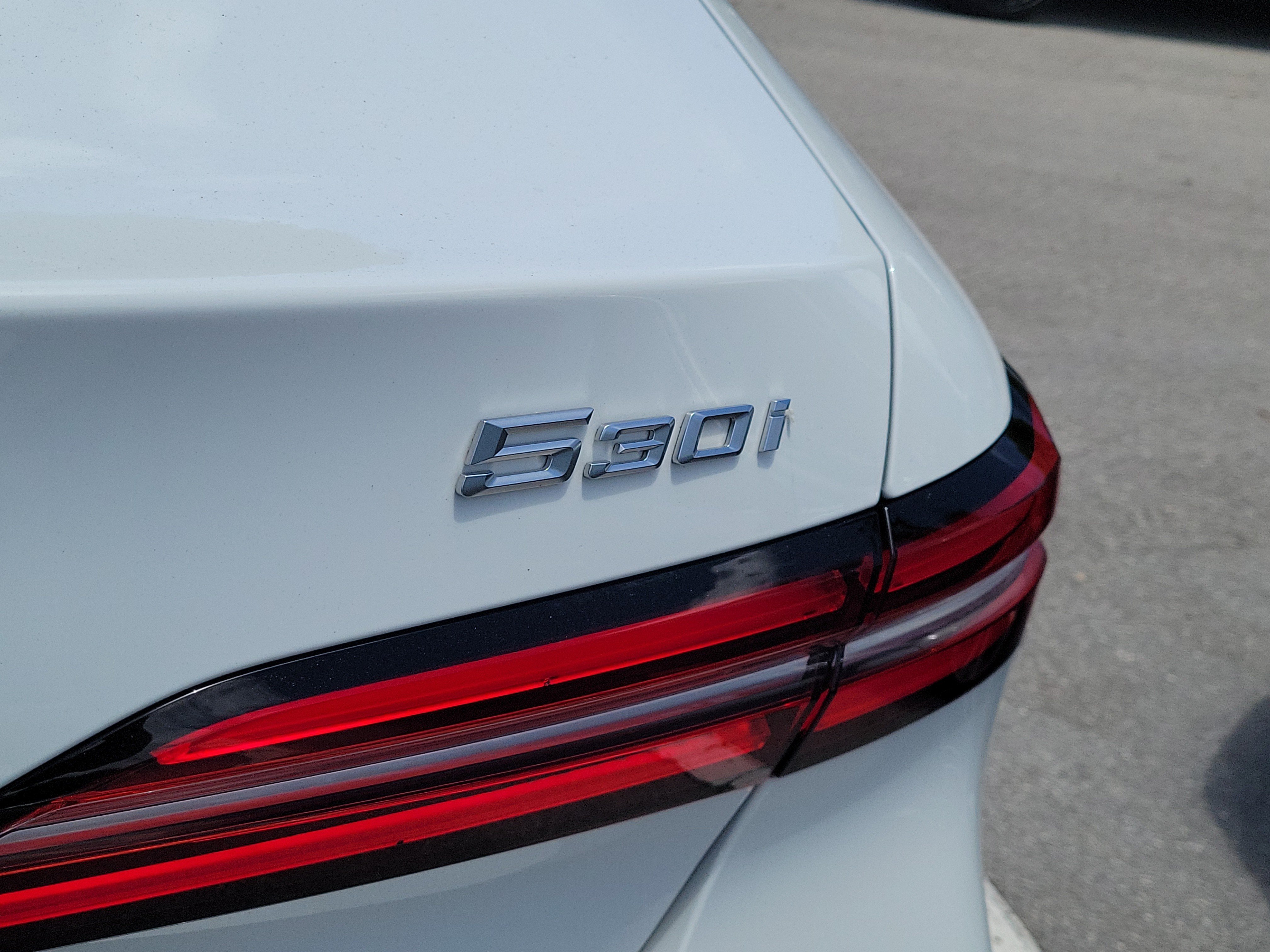 Used 2024 BMW 530i w/ Convenience Package RWD image 16