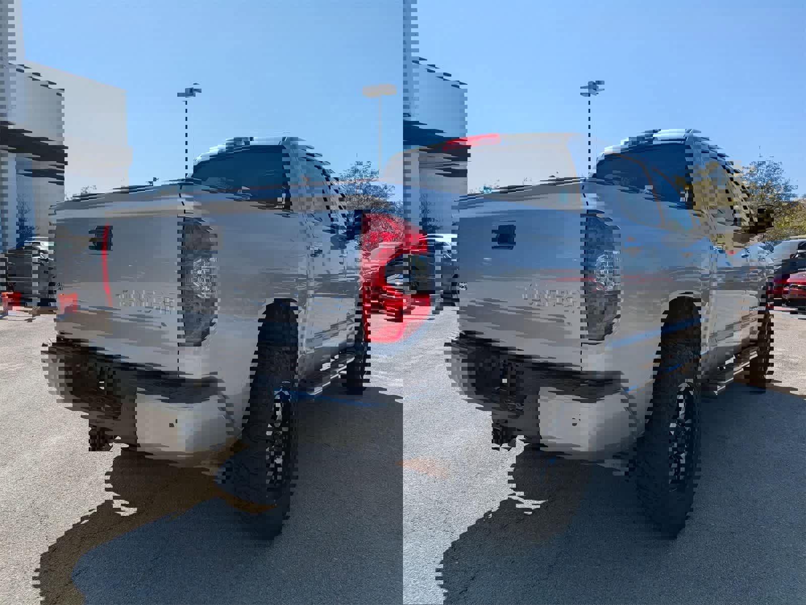 Used 2014 Toyota Tundra Limited w/ Limited Premium Package image 4