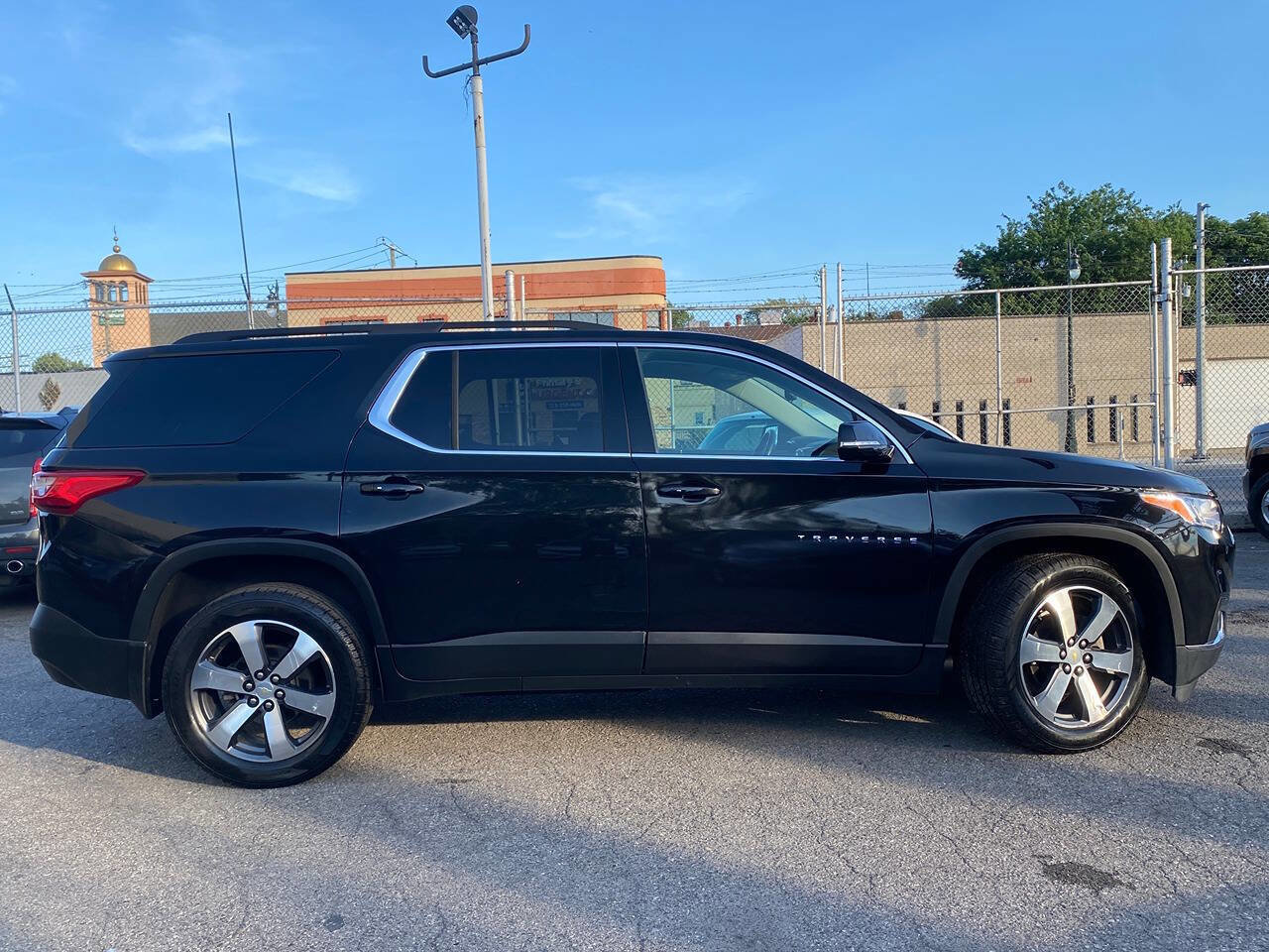 Used 2019 Chevrolet Traverse LT w/ LT Premium Package image 7