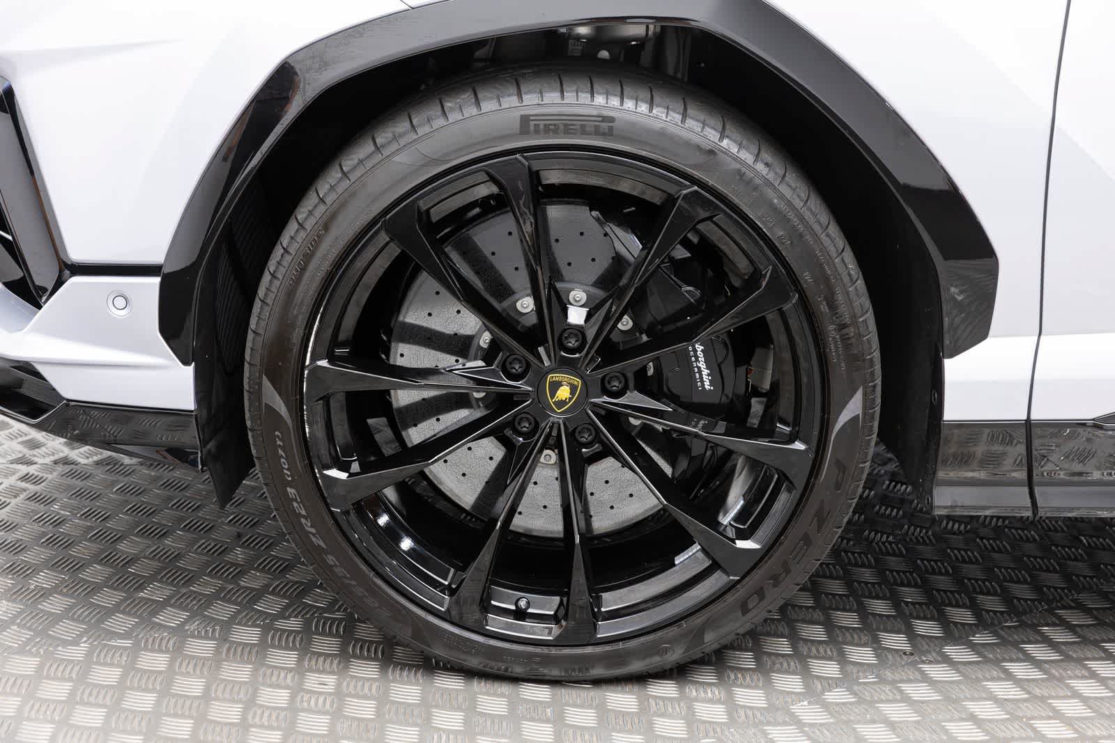 Used 2024 Lamborghini Urus S AWD/4WD image 8