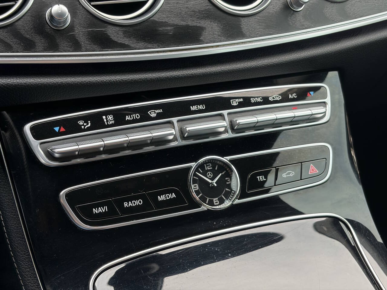 Used 2017 Mercedes-Benz E 300 4MATIC image 33