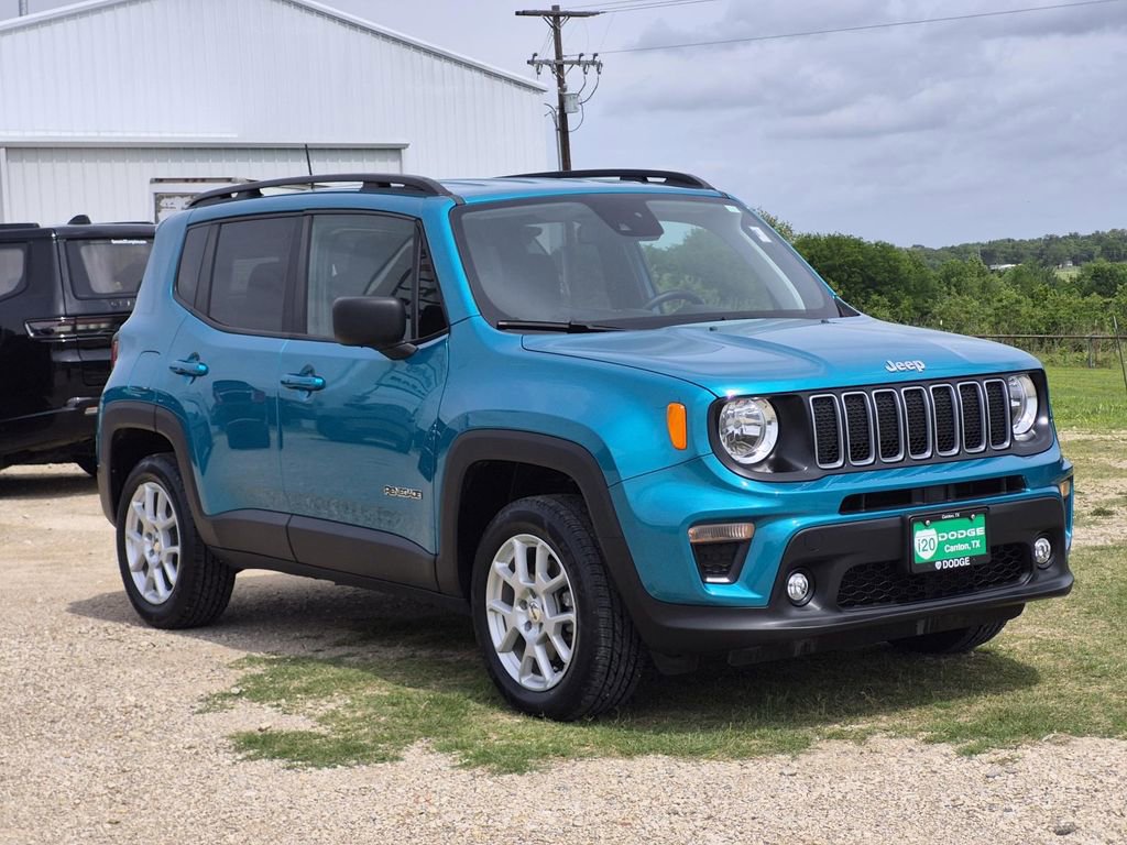Used 2022 Jeep Renegade Latitude w/ Convenience Group AWD/4WD image 2