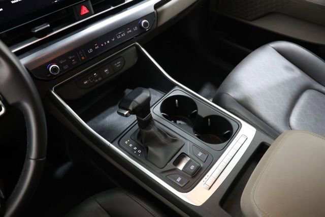 Used 2025 Kia Carnival image 30