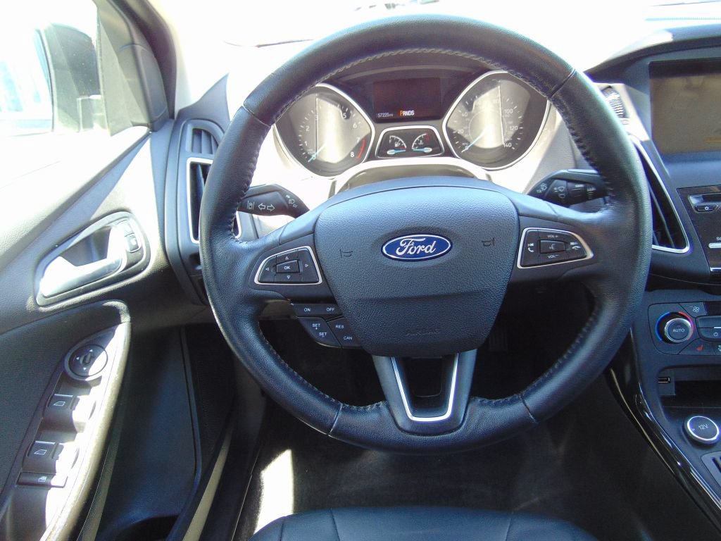 Used 2016 Ford Focus Titanium w/ Titanium Technology Package FWD image 18