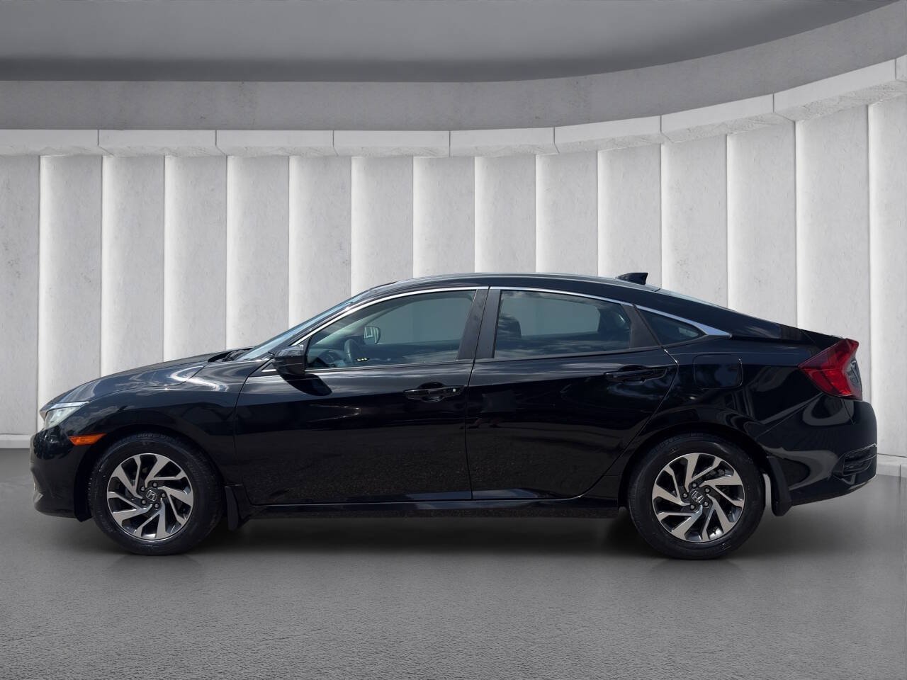 Used 2018 Honda Civic EX image 2