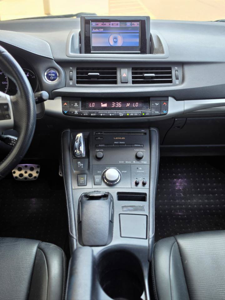 Used 2013 Lexus CT 200h w/ F Sport Pkg w/Nuluxe Trim FWD image 17