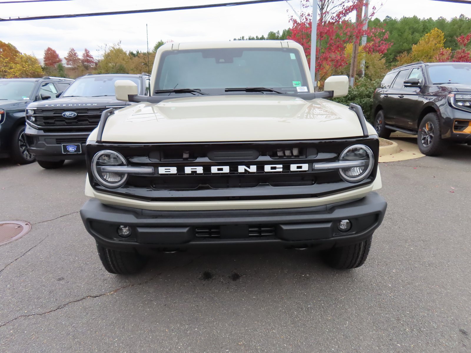 New 2025 Ford Bronco Outer Banks image 2