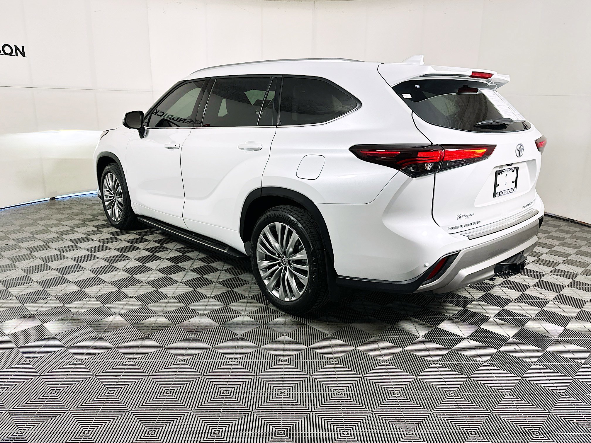 Used 2025 Toyota Highlander Platinum image 5