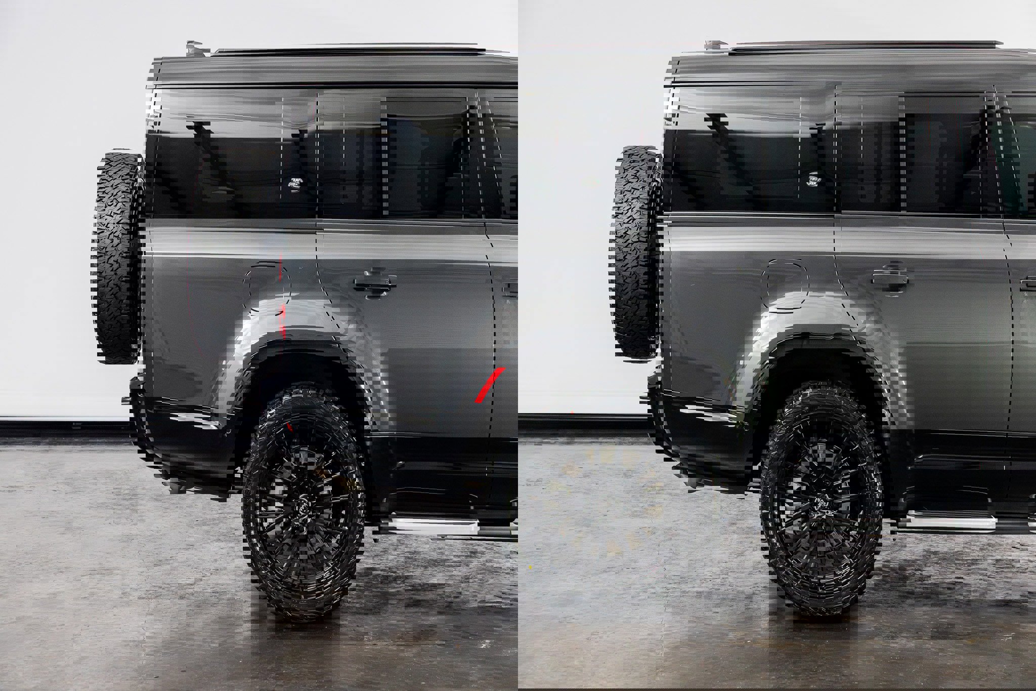 Used 2023 Land Rover Defender 130 X-Dynamic SE AWD/4WD image 24