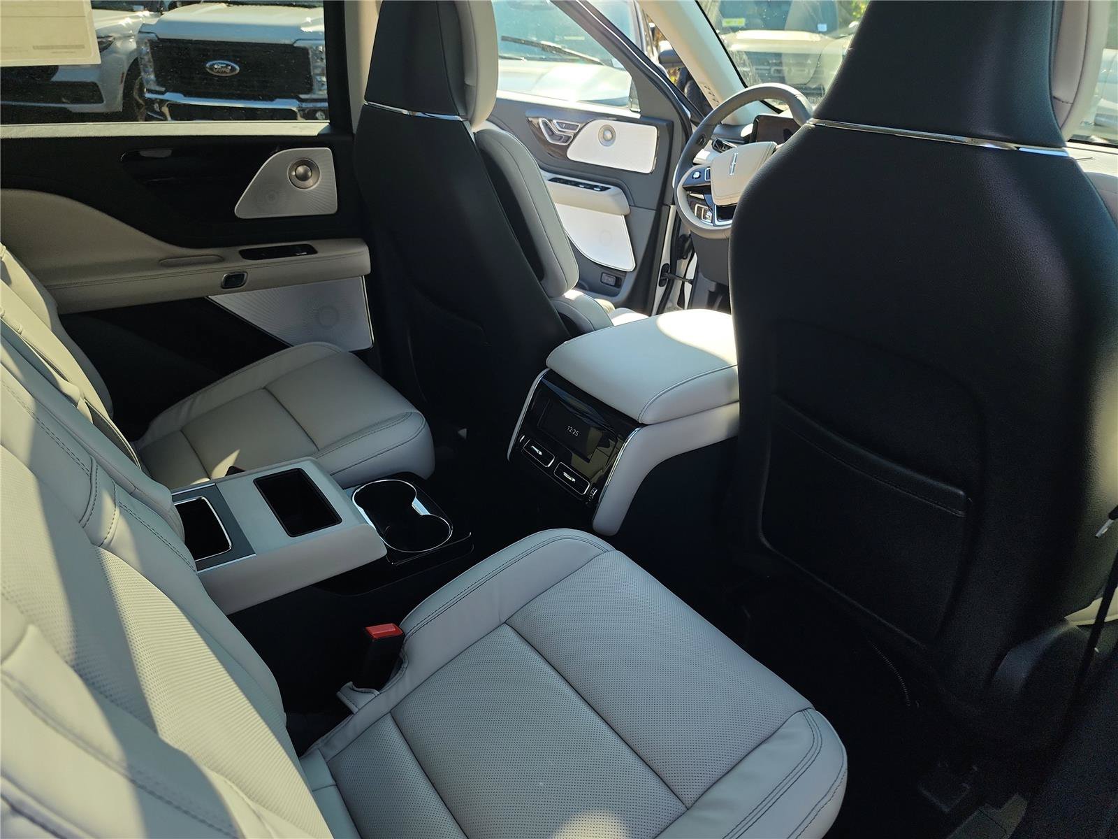 New 2026 Lincoln Aviator Reserve w/ Luxury Package RWD image 22