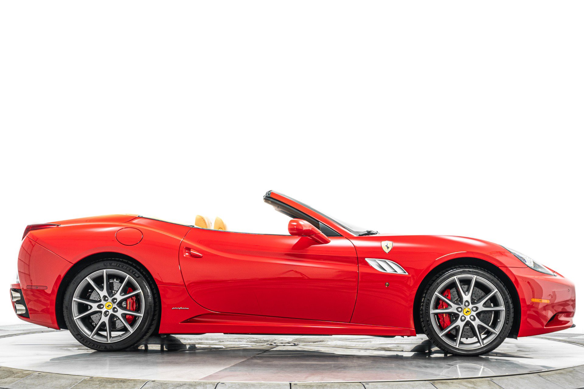 Used 2013 Ferrari California RWD image 52