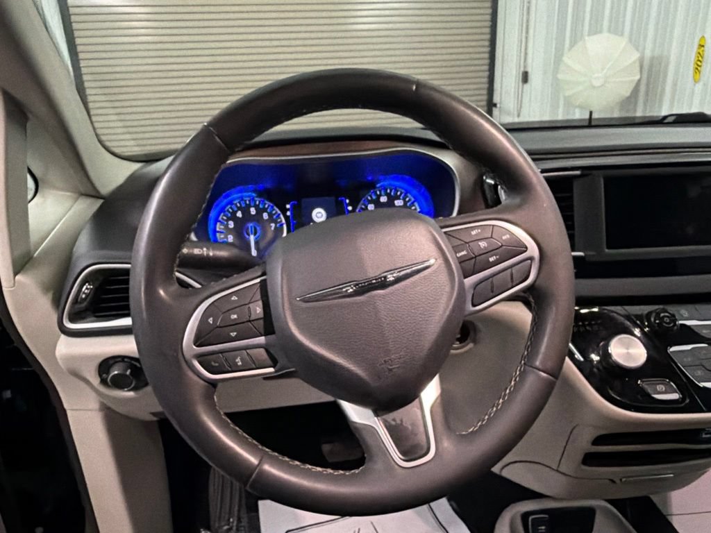 Used 2023 Chrysler Voyager LX FWD image 17