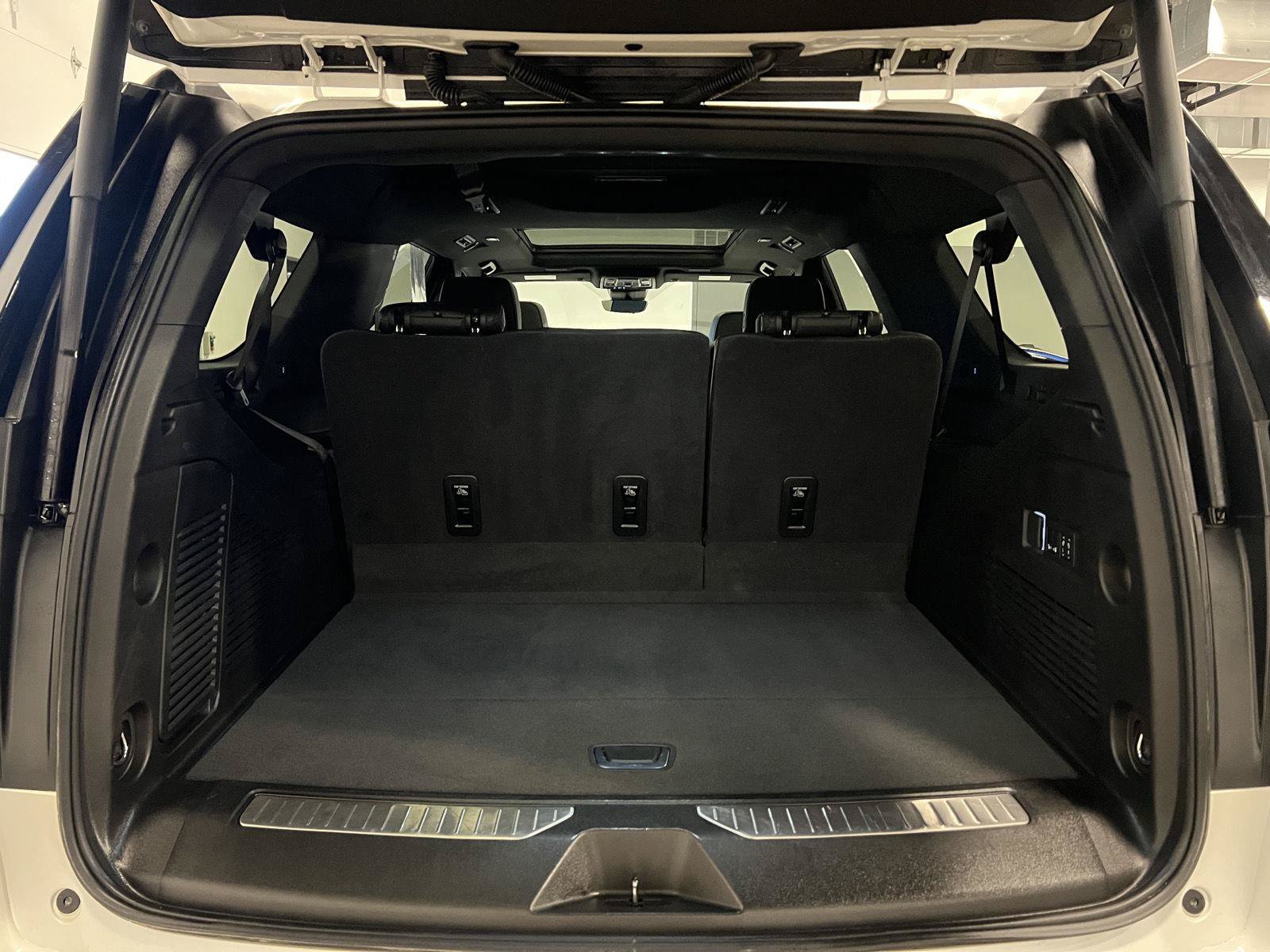 Used 2025 Chevrolet Suburban High Country AWD/4WD image 39