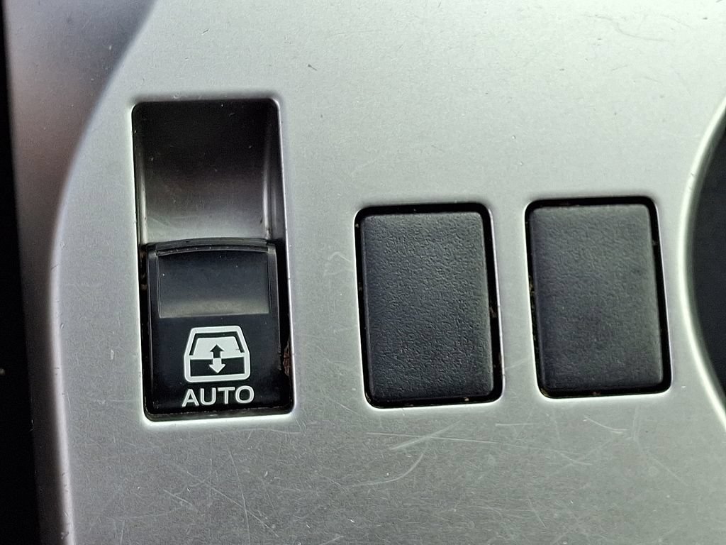 Used 2018 Toyota 4Runner SR5 AWD/4WD image 32