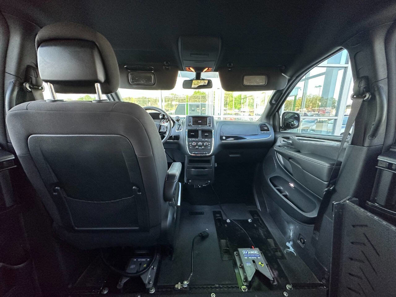 Used 2019 Dodge Grand Caravan SE image 23